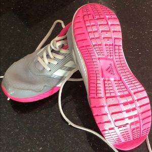 Girls tennis shoes  size 2Y